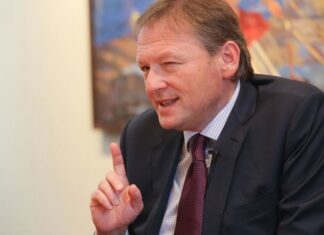 Борис Титов предложил отменить визы для иностранцев