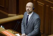 Шмыгаль назвал маски и дистанцию насущной необходимостью